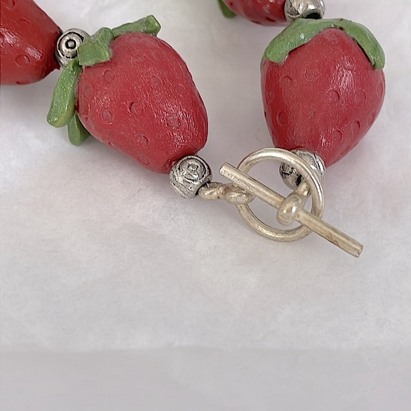 Handmade strawberry bracelet - Picture 2 of 2